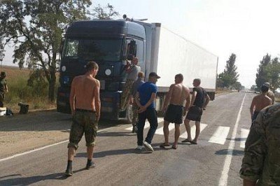 Блокада Крыма: Бандерлоги на дороге разоряют херсонских крестьян