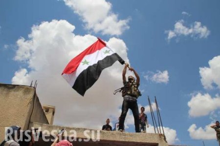 ВАЖНО: Армия России ликвидировала Растанский котёл, сотни боевиков присягают Асаду и поднимают флаги САР (ФОТО)