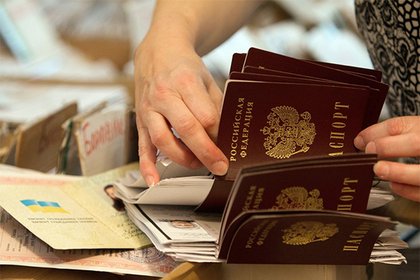 Россияне оказались под угрозой депортации из-за крымских паспортов