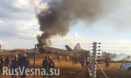 Чудесное спасение: самолёт разбился, пассажиры выжили (ФОТО, ВИДЕО)