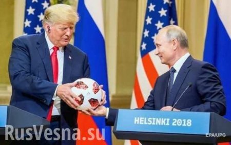 В футбольном мяче, который Путин подарил Трампу, есть чип, — Bloomberg
